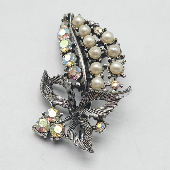 Vintage Leaf Brooch With Faux Pearls Clear AB Rhinestones Mid Century - Picture 2 of 4